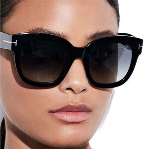 Tom Ford Elegant Black Sunglasses